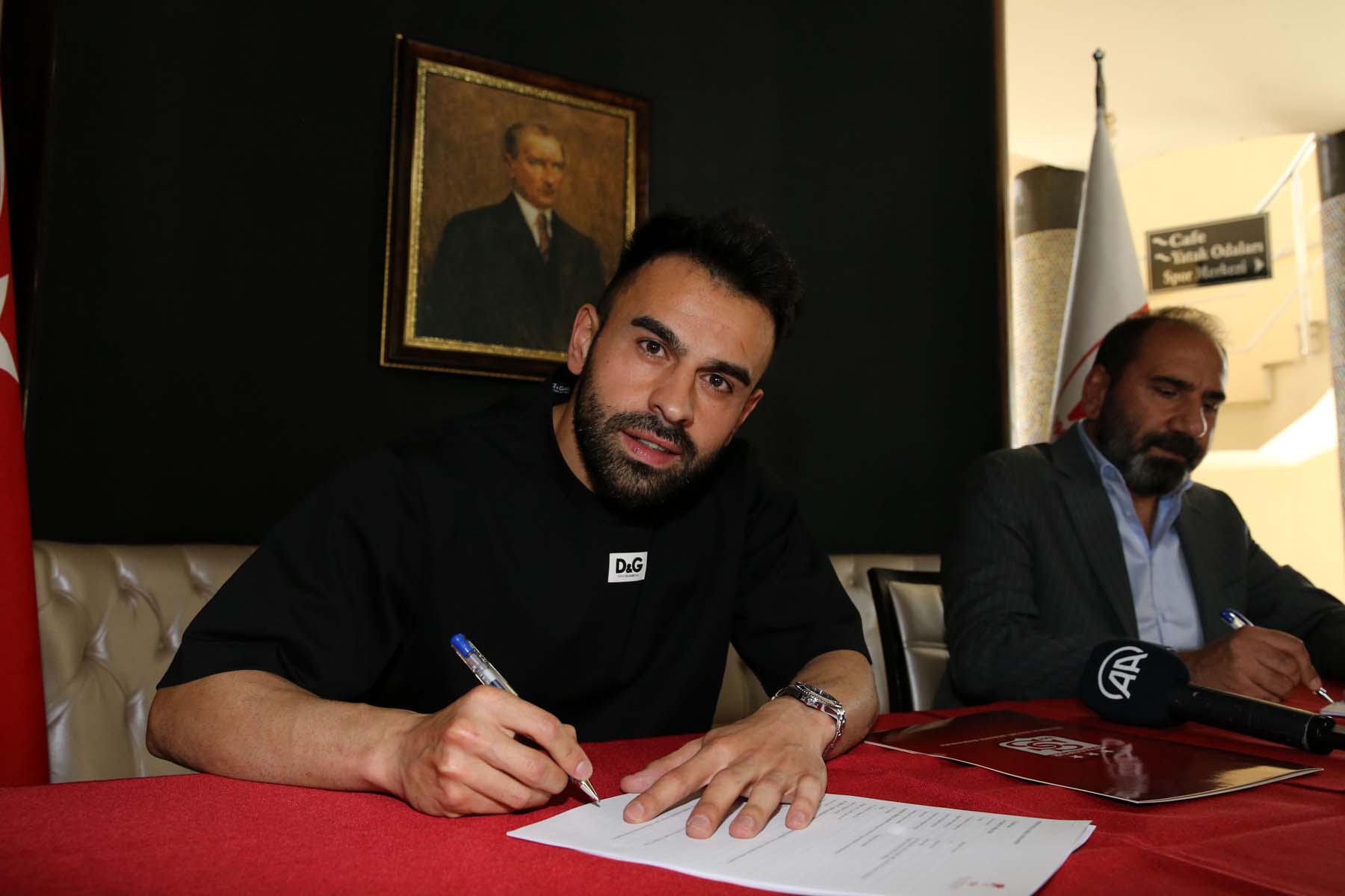 Ziraat Türkiye Kupası şampiyonu Demir Grup Sivasspor ilk transferini yaptı! Murat Paluli ile 2 yıllık sözleşme imzalandı 
