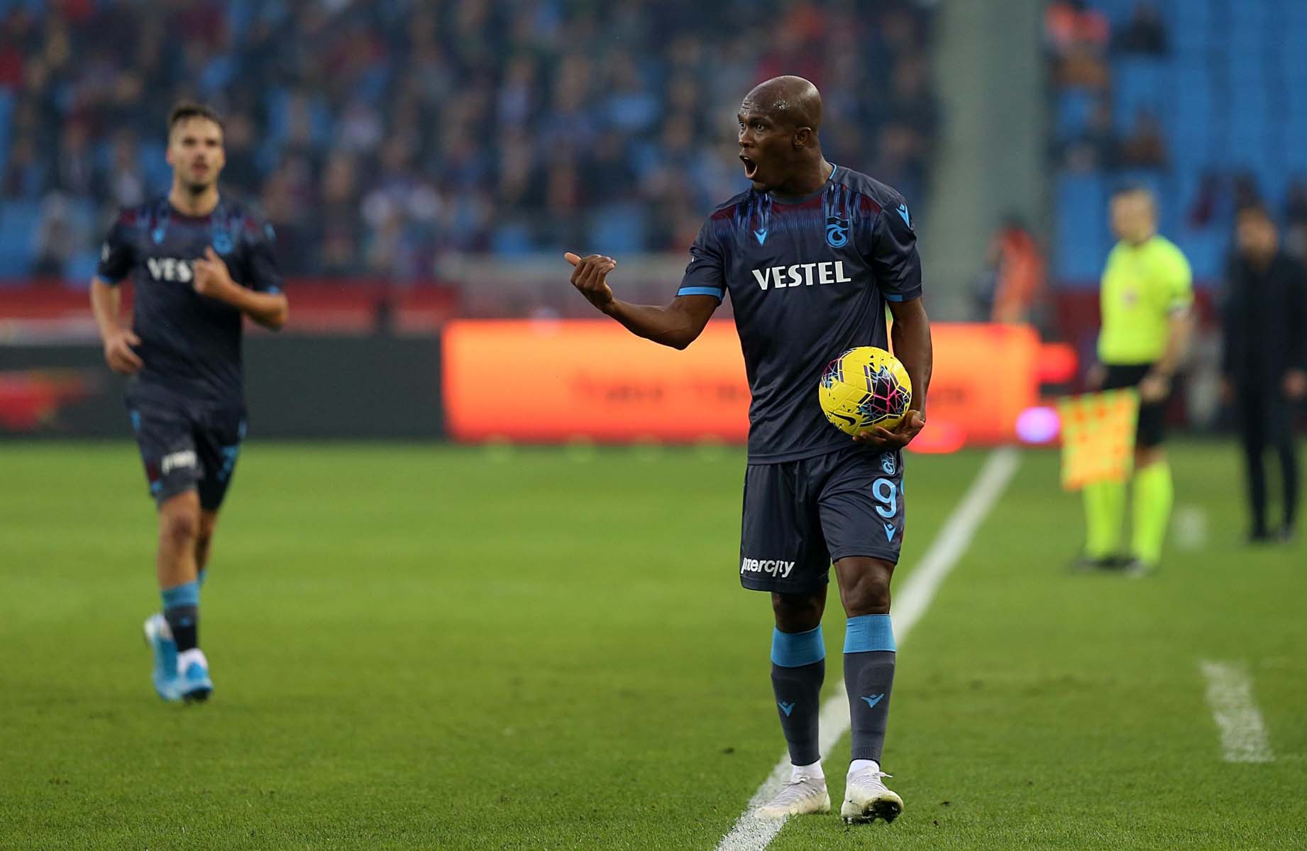 Son dakika | Trabzonspor'da ayrılık! Anthony Nwakaeme takımdan ayrıldığını açıkladı
