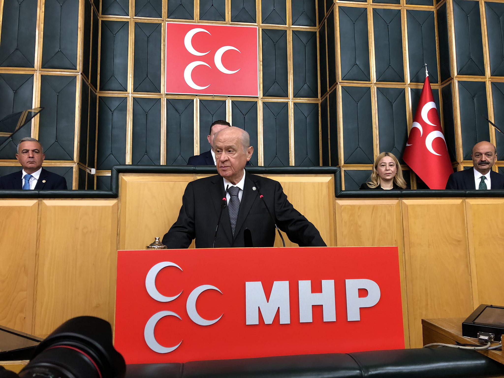 Devlet Bahçeli, 2023 seçiminin sonuçlarını açıkladı: Cumhurbaşkanımız Erdoğan, yüzde 50'yi fersah fersah aşan oy çokluğuyla yeniden seçilecektir
