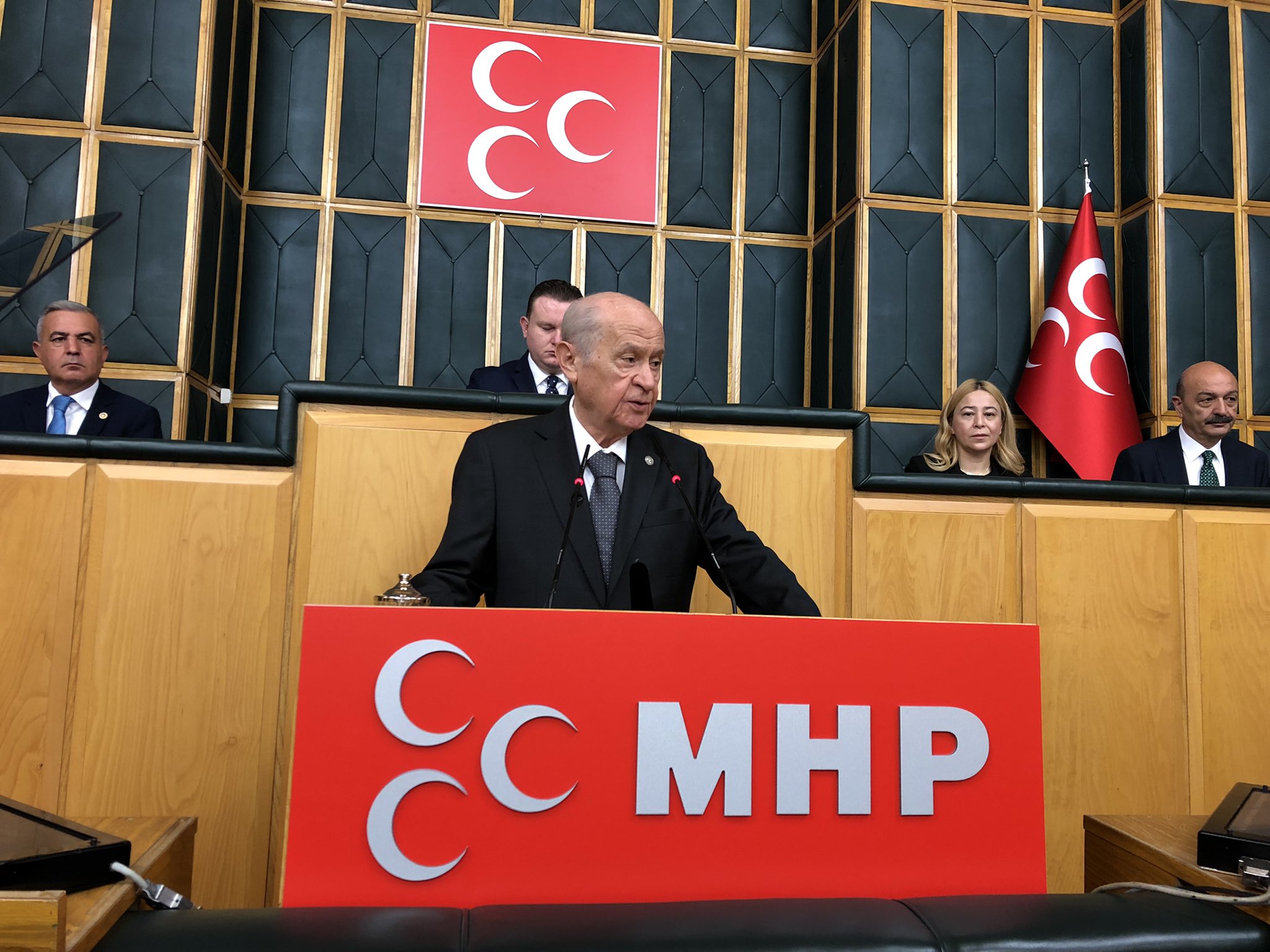 Devlet Bahçeli, 2023 seçiminin sonuçlarını açıkladı: Cumhurbaşkanımız Erdoğan, yüzde 50'yi fersah fersah aşan oy çokluğuyla yeniden seçilecektir