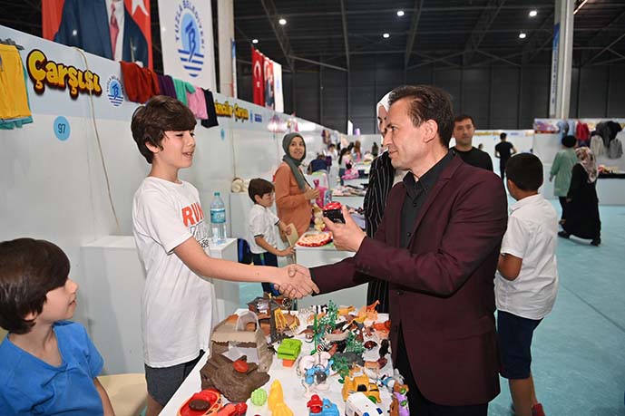 Tuzla'da Türkiye'nin en büyük Çocuk Girişimciler Çarşısı açıldı