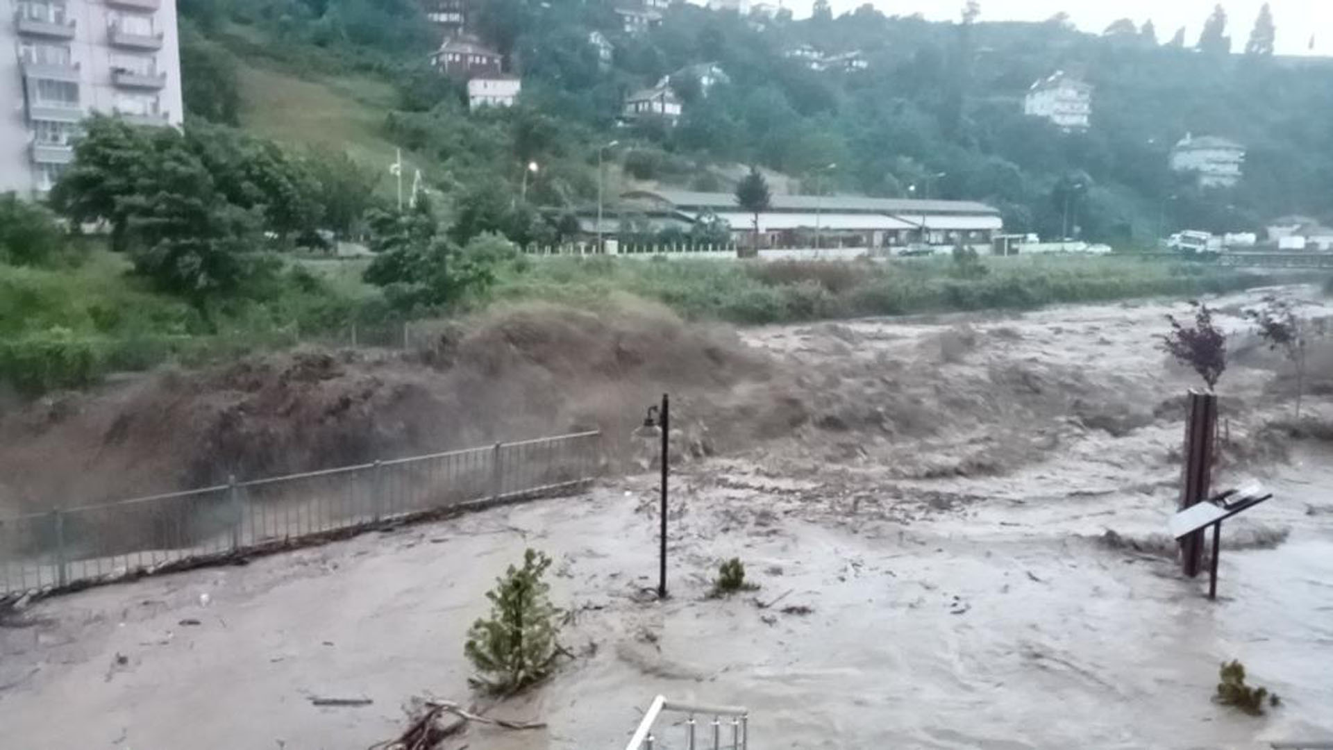Kastamonu'da sel felaketi! Kaymakam vatandaşları uyardı! Panik yapmadan tedbirlerimizi alalım