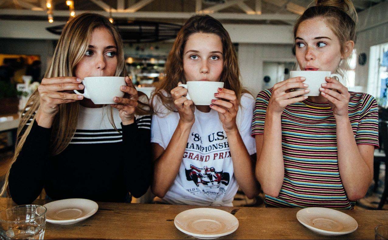 16 yaşından küçüklere çay ve kahve satışı yasağı! O ülkede teklif edilen yasak, tartışma konusu oldu