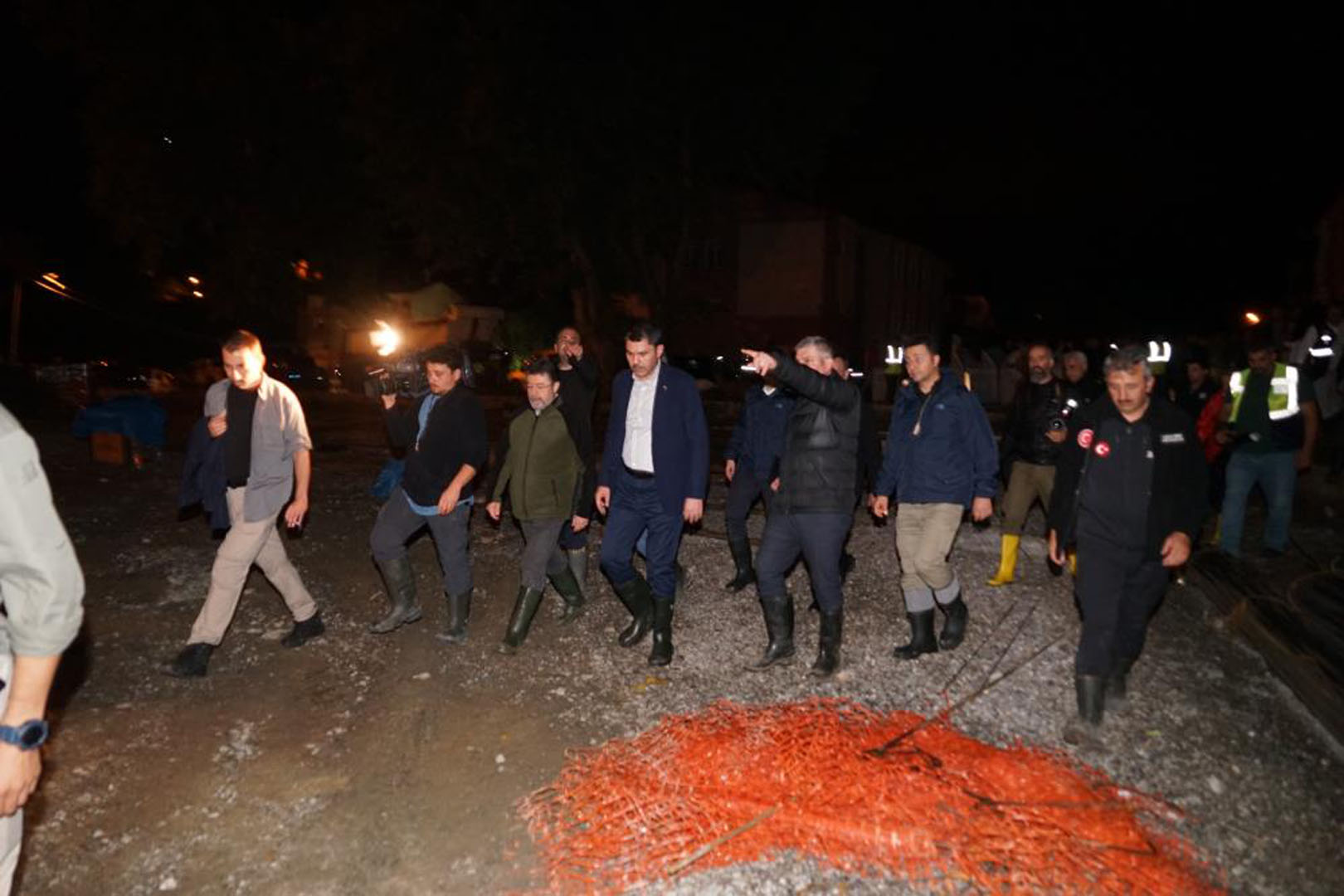 Kastamonu'da sel felaketi yaşanmaya devam ediyor! Bakan Kurum duyurdu: 1 kişi kayıp aranıyor
