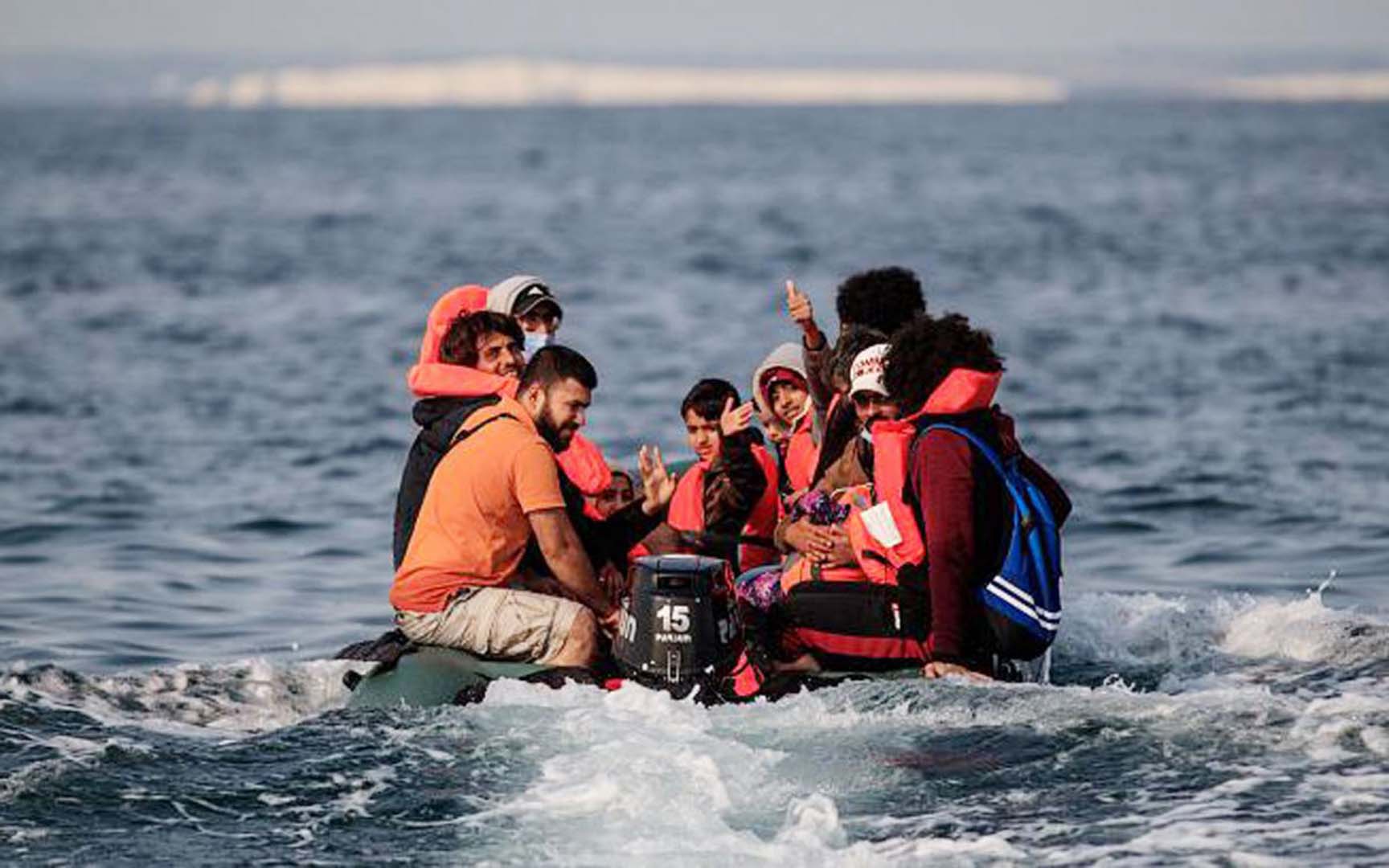 Çanakkale açıklarında 44 düzensiz göçmen kurtarıldı