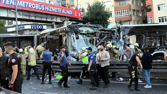 Metrobüs kazasında gözler Ekrem İmamoğlu'nu arıyordu! Kazadan 4.5 saat sonra görülen başkan, konseri bitirip geldi!