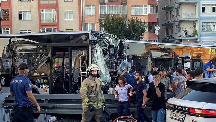 Metrobüs kazasında gözler Ekrem İmamoğlu'nu arıyordu! Kazadan 4.5 saat sonra görülen başkan, konseri bitirip geldi!