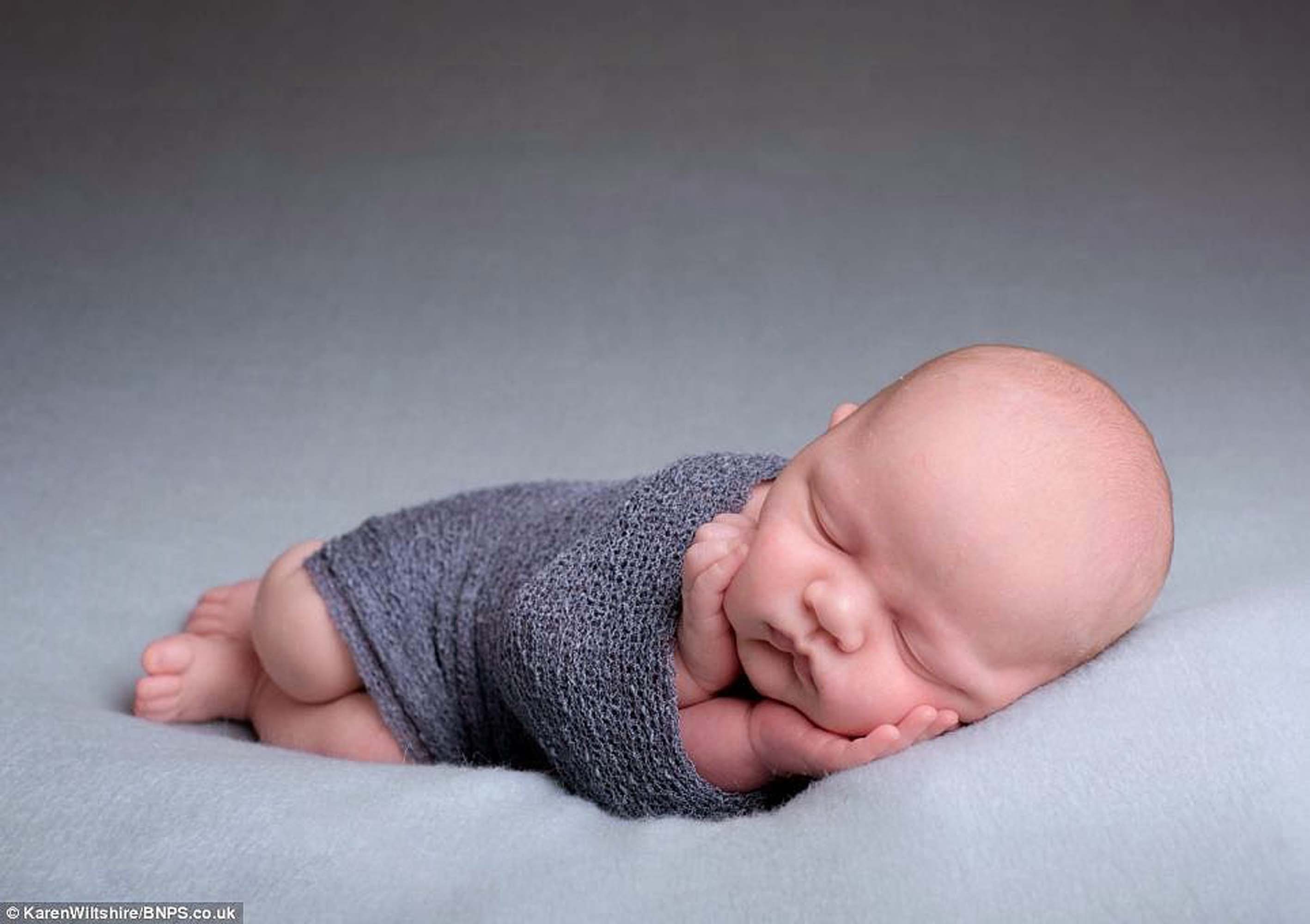 Видео новорожденного мальчика. Новорожденный. Новорожденный ребенок. Спящий младенец. Малыши Новорожденные.