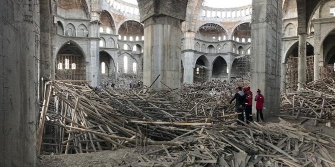 Gaziantep'te cami inşaatında çökme!