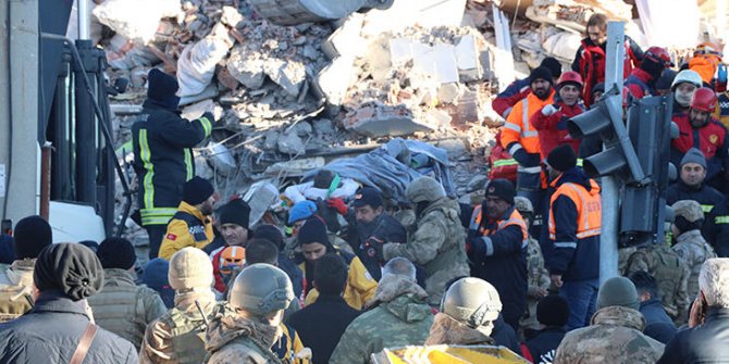 Elazığ depreminde enkazdan çıkarılan 12 yaşındaki Miraç'tan kötü haber!