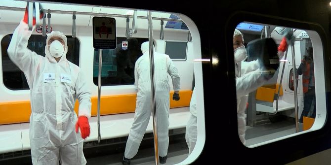 İstanbul'da metrolar koronavirüse karşı temizleniyor