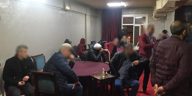 Esenyurt'ta kahvehane baskını! 26 kişi yakalandı