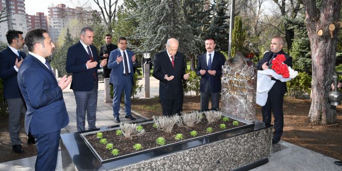 MHP lideri Devlet Bahçeli, Alparslan Türkeş'in mezarını ziyaret etti