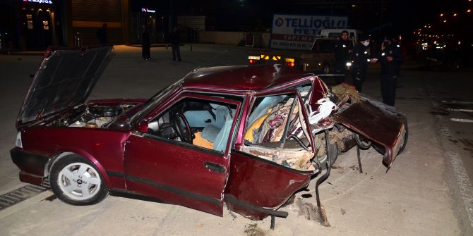 Samsun'da korkunç kaza! Otomobil hurdaya döndü