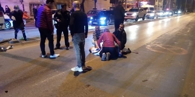 İzmir'de korkunç kaza! Otomobil ve motosiklet kafa kafaya çarpıştı