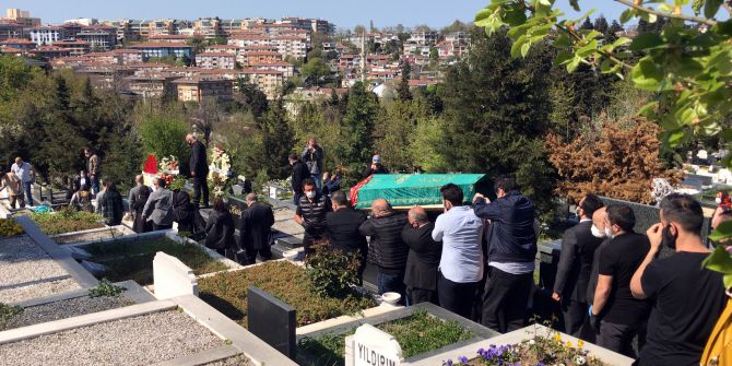 Nur Yerlitaş son yolculuğuna uğurlandı! Cenazede gözyaşları sel oldu