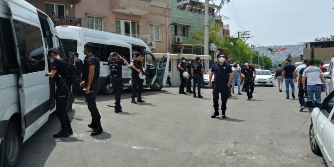 İzmir Konak'ta iki grup arasında silahlı kavga! 5 kişi gözaltına alındı