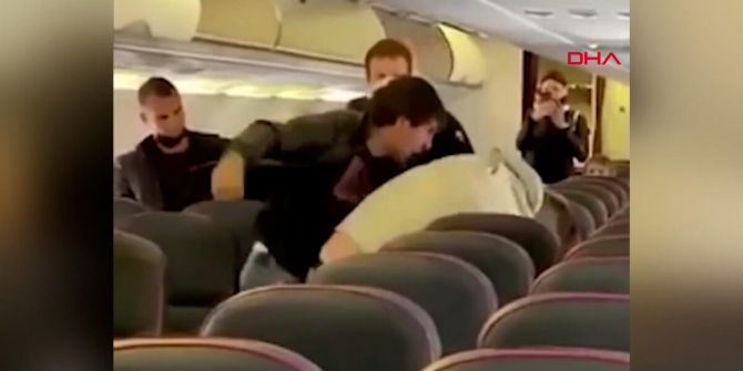 Uçakta sosyal mesafe kuralı kavgaya neden oldu!