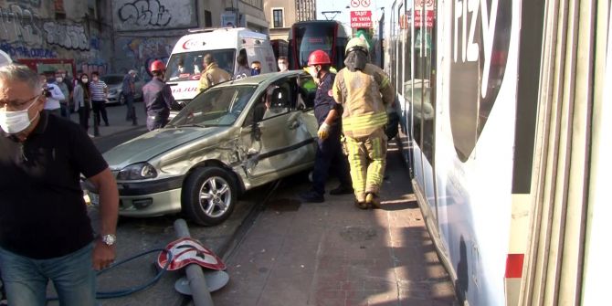 Beyoğlu Karaköy tramvay durağında korkunç kaza!