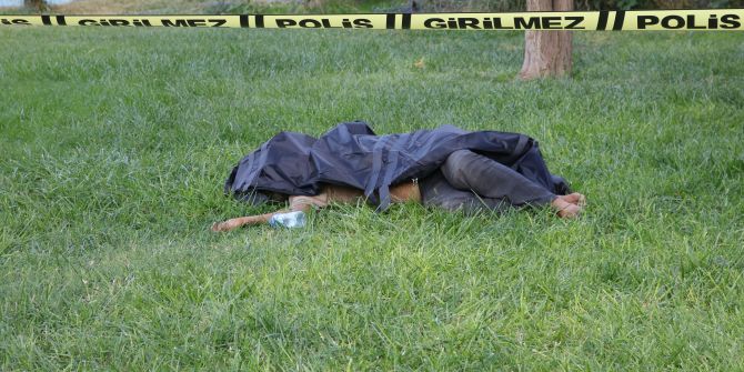 Diyarbakır'da parkta kanlar içinde bir erkek cesedi bulundu!