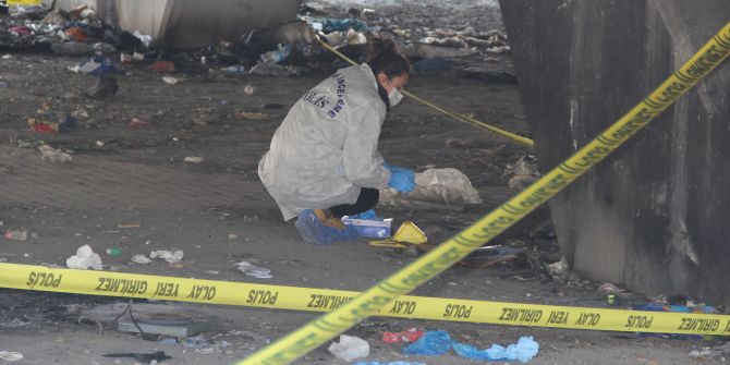 İzmir'de korkunç ölüm! Viyadük altında yanmış cesedi bulundu