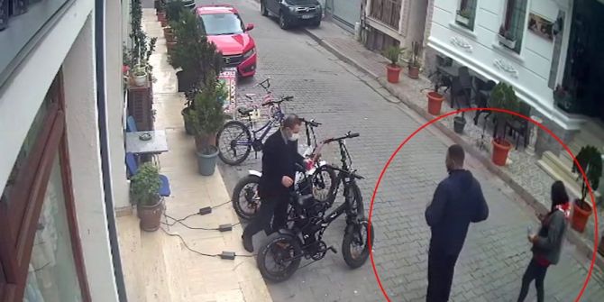 Fatih'te hırsızların sahte kimlikle bisiklet çalma anı!