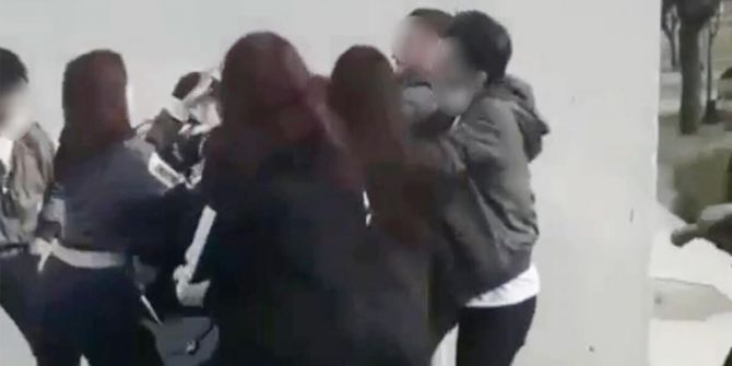 Bursa'da kız kavgası! Erkek arkadaşına mesaj atan kızı evire çevire dövdü